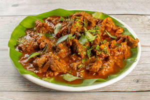 Chicken Varutharachathu [Serves 2]