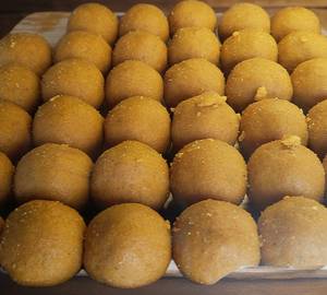 Besan Laddu