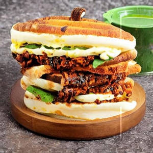 Makhani Eggwich