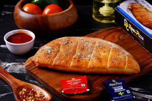 Garlic Bread With Cheese Dip