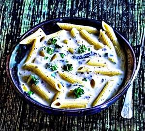 Creamy white sauce pasta                                        