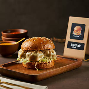 Momos Burger