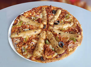 Spicy Bhuna Chicken And Sausage Pizza