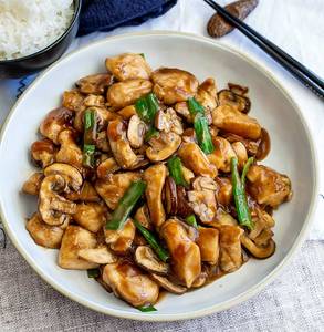 Chilli Chicken With Mushroom Dry