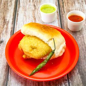 City jumbo vada pav
