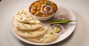 Onion Kulcha + Pindi Chole (Atta)