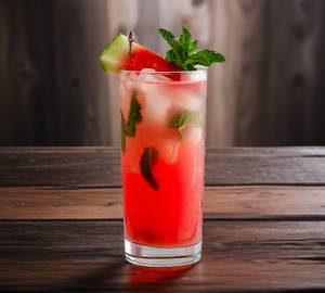 Strawberry with vanilla mojito