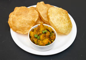 Luchi With Kumror Torkari (5 Pcs)