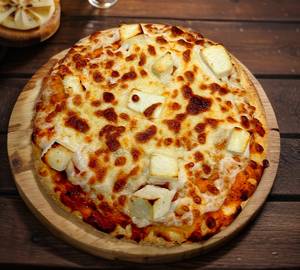 Cheese and paneer pizza