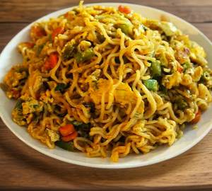 Egg veggies Maggi [2 Egg/1 Plate]