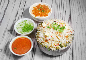 Handi Biryani With Boondi Raita [Serves 1]