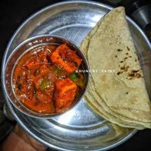 Chilli Paneer + 4 Butter Roti