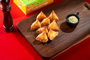 Punjabi Mini Samosas [8 Pcs]