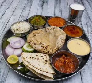 Mini Kathiyawadi Thali