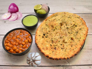 Onion Garlic Kulcha With Chole