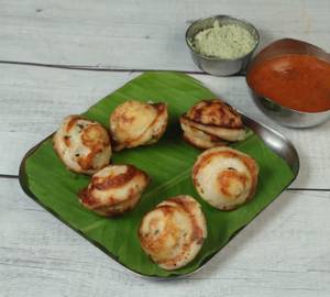 Appe (6  PCS) - Green Chutney - Nariyal Chutney