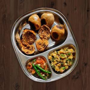 Fried Ghee Litti Chokha [4 Pieces] With Tomato Chutney