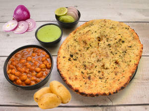 Masala Aloo Payaz Kulcha With Chole