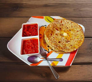 Parantha With Lehsuni Chatni