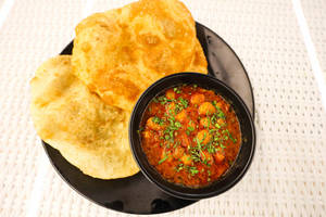 Chhole Bhature (2 Pcs Bhature)