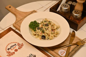 Spaghetti/ Fettuccini Aglio E Olio Peperoncino