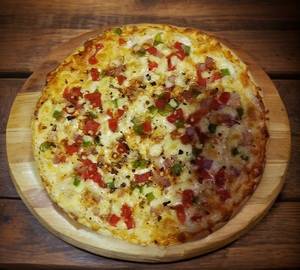 Onian Tomato Capsicum Pizza