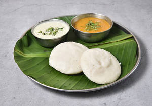 2 Pieces Idli
