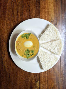 Paputtu + Mutte (egg) Curry.