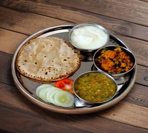Dahi Thali (Dal + Sabji + Dahi + 5 Roti + Salad + Pickle)