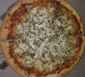 Cheesy Chicken Pizza