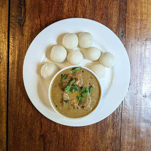 Kadambuttu + Koli Curry (chicken)