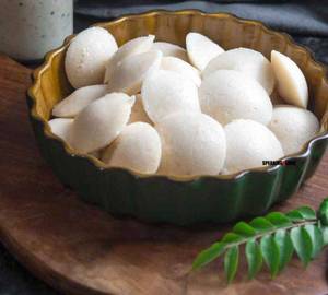 Mini Idli (20 Pieces) With Fish Curry