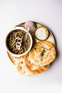 Chole Kulcha [2 Kulcha]