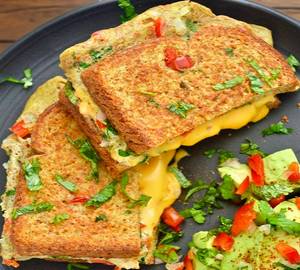 Chicken stuffed bread omlette