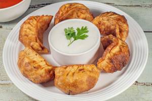 Veg Paneer Fried Momos (5 Pcs)