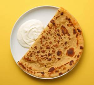 Aloo Paratha With Curd