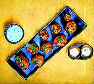 Paneer tikka barbeque momos
