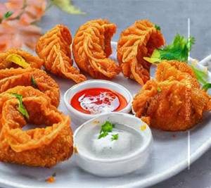 Chicken kurkure momos