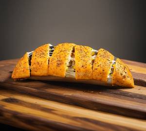 Stuffed paneer garlic bread