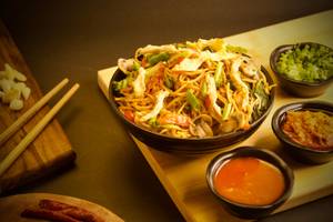 Chicken Singapori Noodles(egg & Chicken)