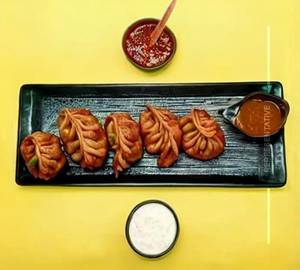 Veg scherwan momos