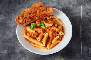 Butter chicken pasta