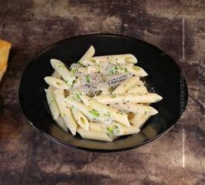 White souce pasta 