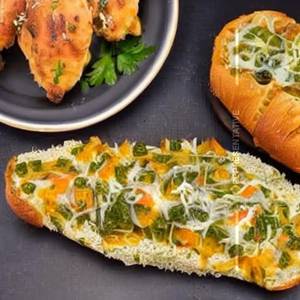 Cheesy stuffed chicken garlic bread