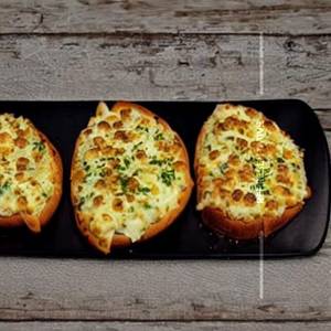 Cheesy stuffed garlic bread