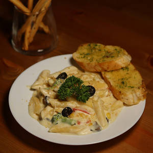 Chicken Penne Alfredo Pasta