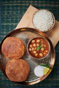 Chole poori thali