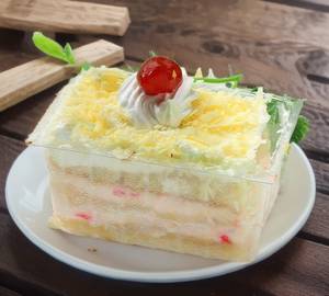 White Forest Fresh Cream Pastry 
