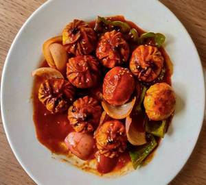 Special Extra Paneer Gravy Momos (6 Pieces)
