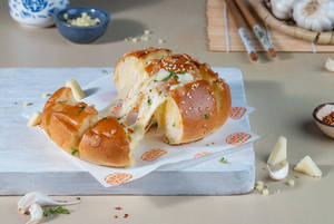 Pull Apart Cheesy Garlic Bun
